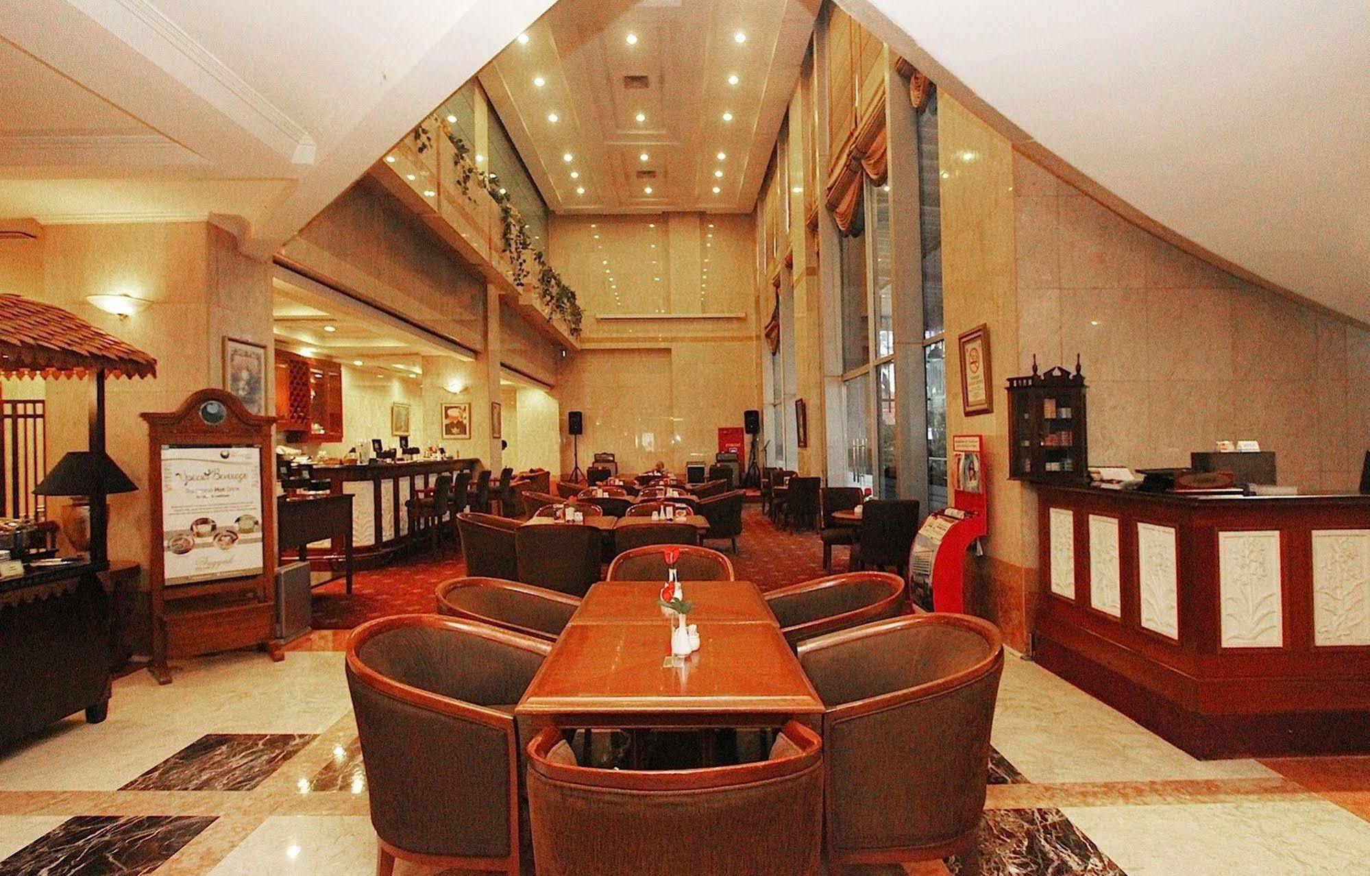 Hotel Bidakara Jakarta Exterior photo